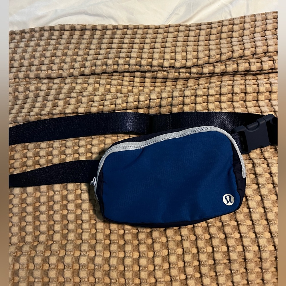 Lululemon crossbody